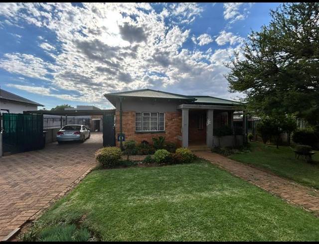 3 BEDROOM HOUSE FOR SALE IN SELECTION PARK